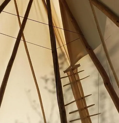 Teepee Na Flecku * 우헤르스케 흐라디슈테